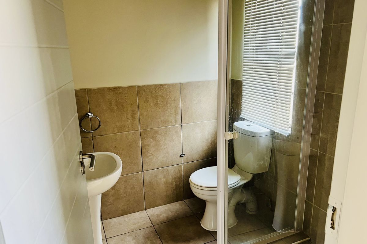 Duplex townhouse in Secure Estate - Photo 3