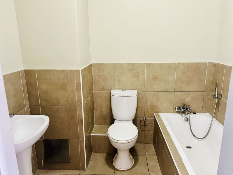 Duplex townhouse in Secure Estate - Photo 7