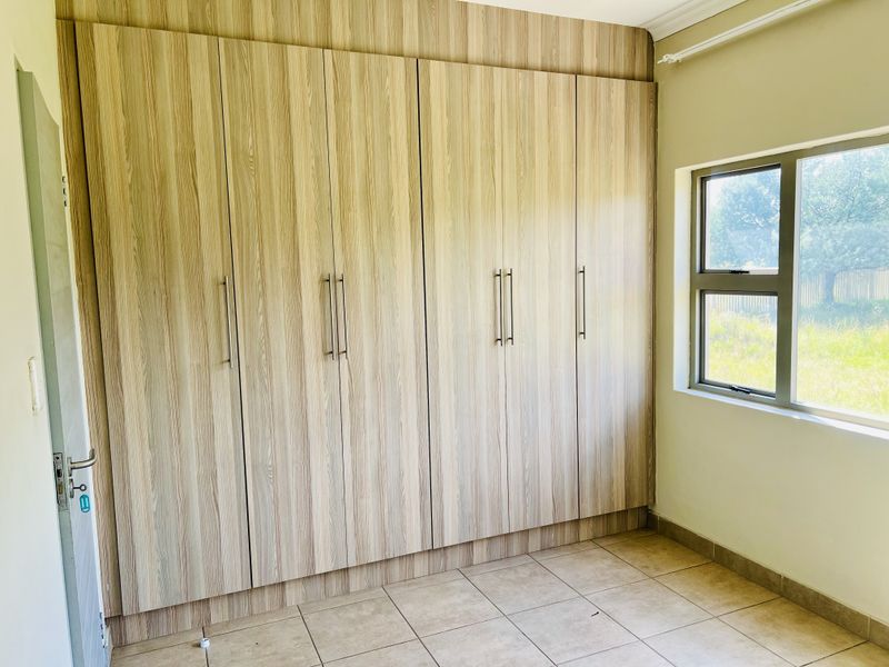 Duplex townhouse in Secure Estate - Photo 5