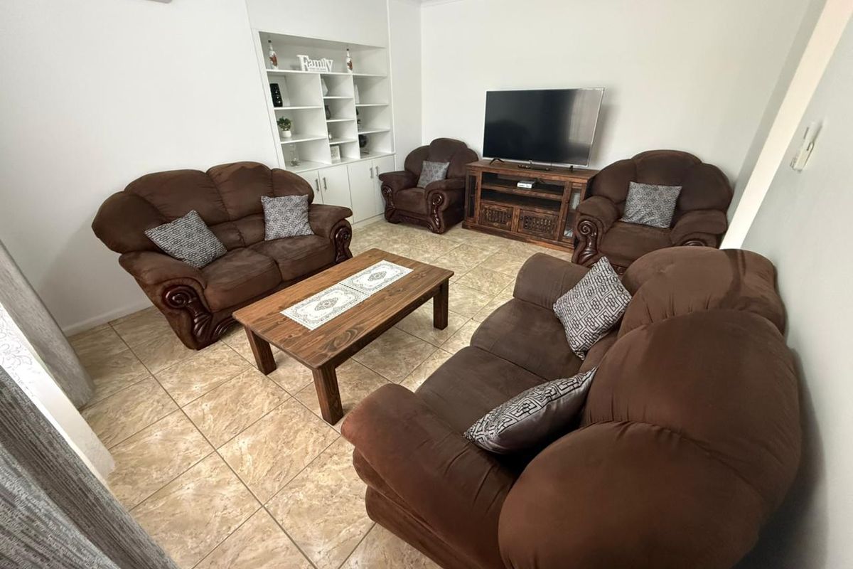 Spacious Living with Versatile Appeal in Somerset Park - Photo 3