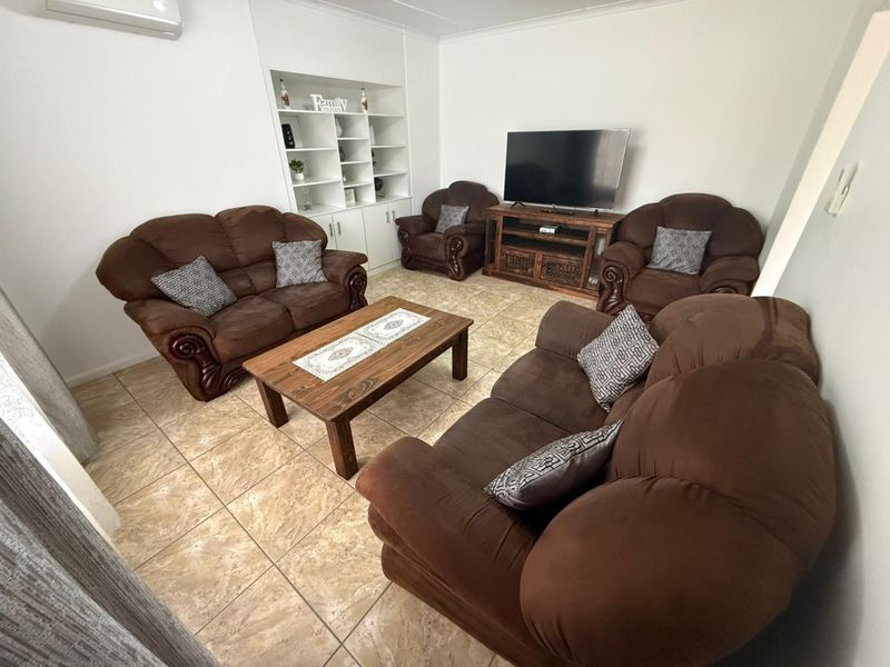 Spacious Living with Versatile Appeal in Somerset Park - Photo 3