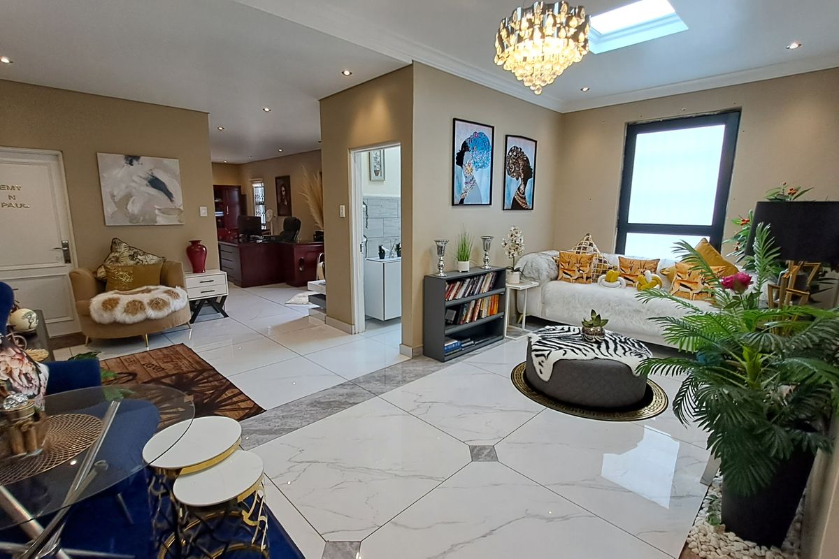 Modern Masterpiece with Expansive Living Spaces & Room to Breathe - Photo 3