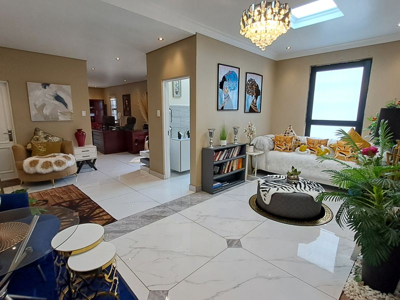 Modern Masterpiece with Expansive Living Spaces & Room to Breathe - Photo 3