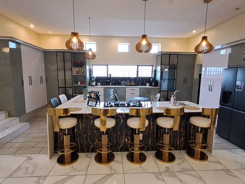 Modern Masterpiece with Expansive Living Spaces & Room to Breathe - Photo 7