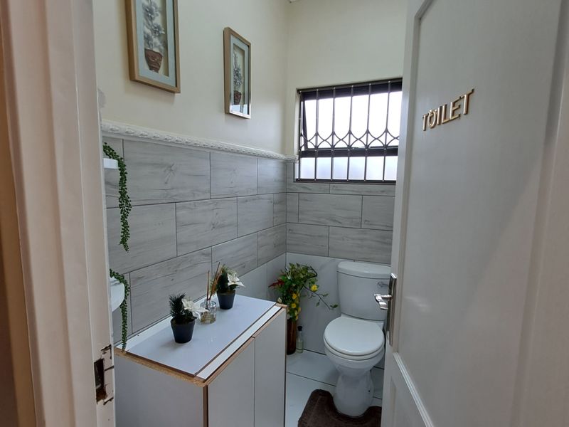 Modern Masterpiece with Expansive Living Spaces & Room to Breathe - Photo 4