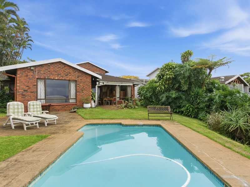 Spectacular Sea Views – Stylish Family Home with a Flat - Photo 1