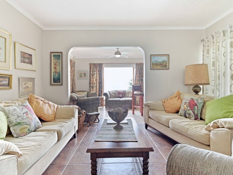 Spectacular Sea Views – Stylish Family Home with a Flat - Photo 8