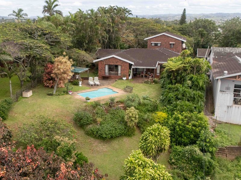 Spectacular Sea Views – Stylish Family Home with a Flat - Photo 2