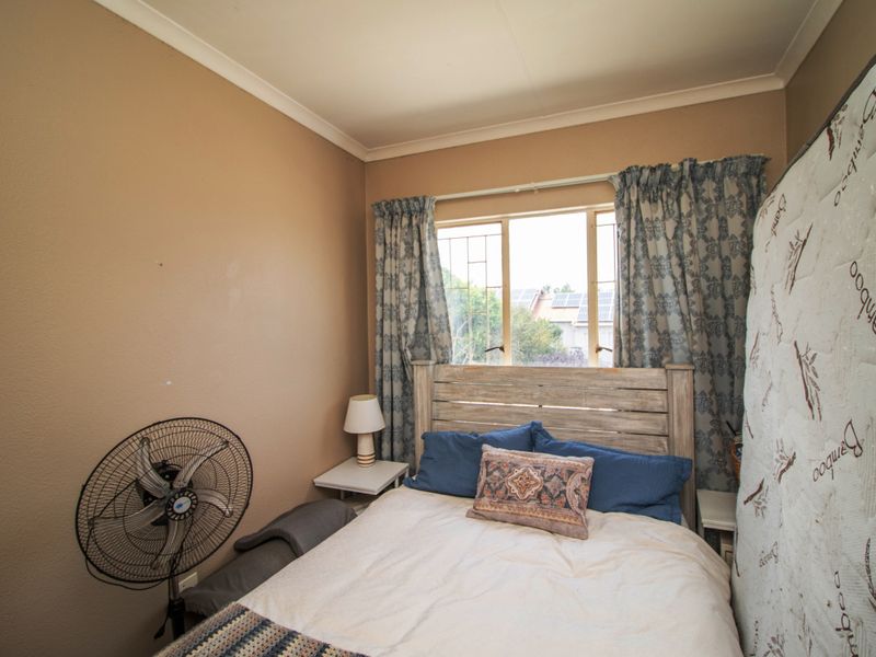 Spacious 2-Bedroom Apartment in Secure Boomed Area – Move-In Ready - Photo 9