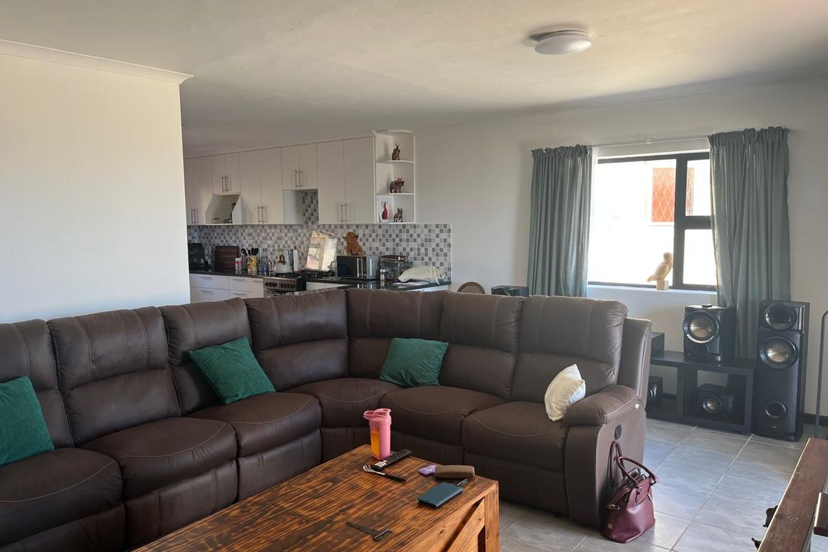 Modern, Pet-Friendly Living in Exclusive Mossel Bay Complex - Photo 3