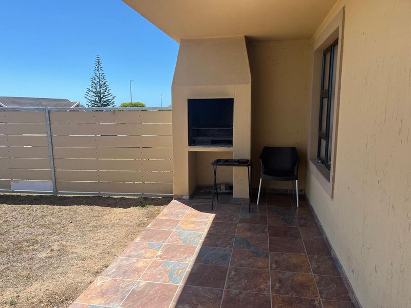 Modern, Pet-Friendly Living in Exclusive Mossel Bay Complex - Photo 8