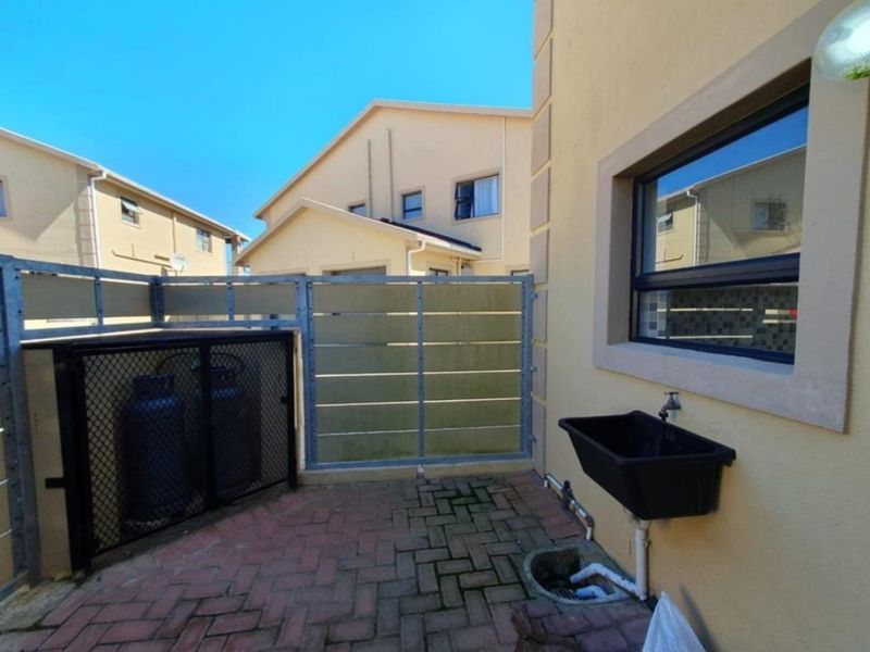 Modern, Pet-Friendly Living in Exclusive Mossel Bay Complex - Photo 7