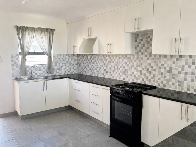 Modern, Pet-Friendly Living in Exclusive Mossel Bay Complex - Photo 6