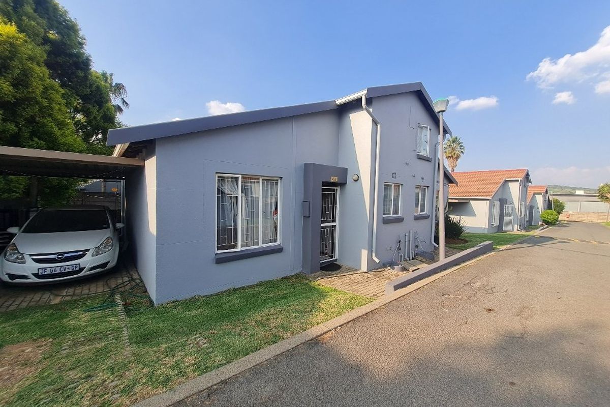 Pet-Friendly 2-Bedroom Simplex with Private Garden in Secure Complex - Photo 2