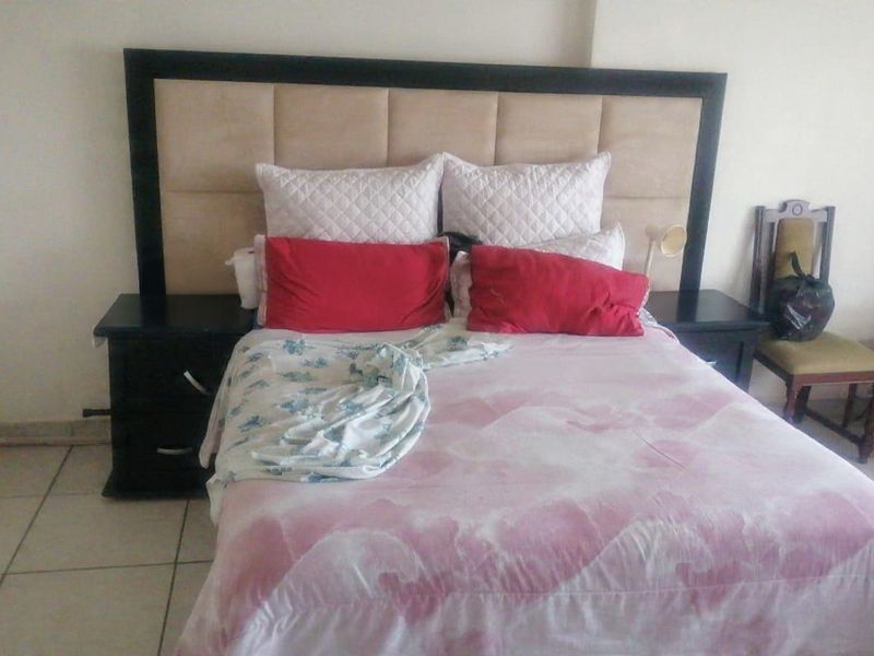 Charming 2-Bedroom Home in Quiet Lotus Gardens - Photo 9