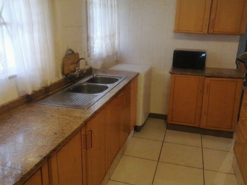 Charming 2-Bedroom Home in Quiet Lotus Gardens - Photo 7