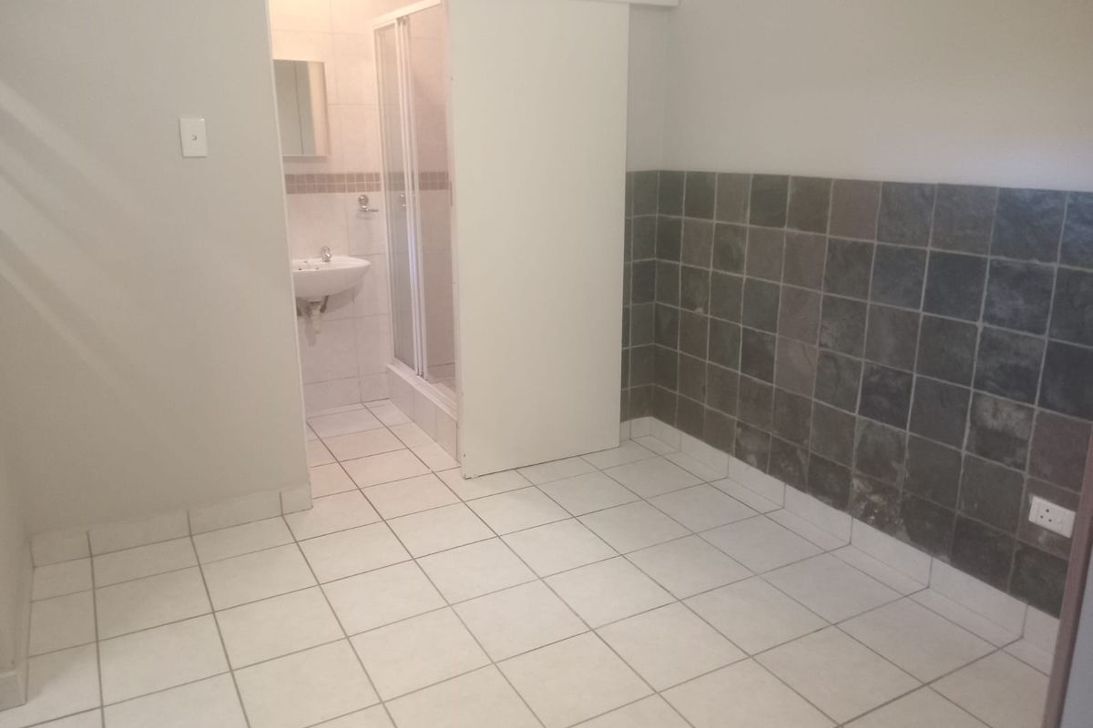 Private & Peaceful Bachelor Flat – Ideal for a Working Professional - Photo 4