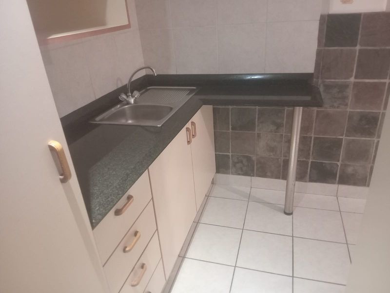 Private & Peaceful Bachelor Flat – Ideal for a Working Professional - Photo 10