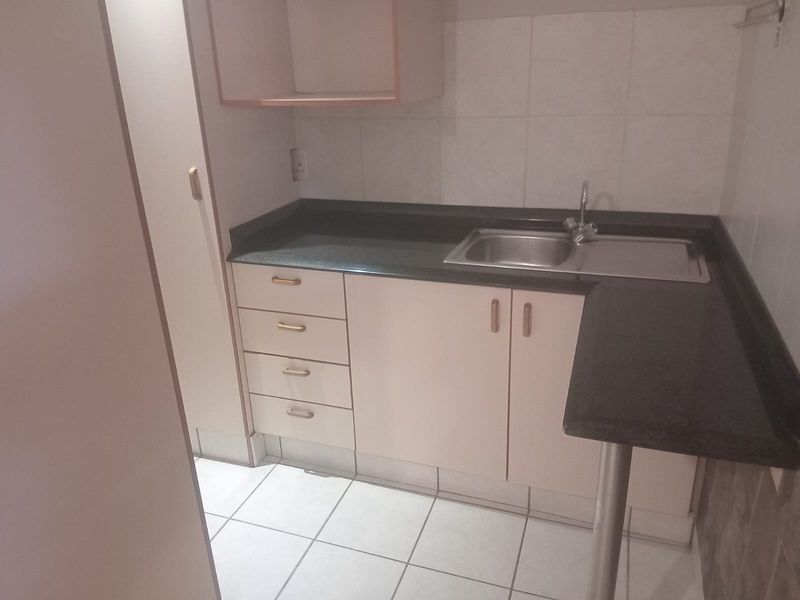 Private & Peaceful Bachelor Flat – Ideal for a Working Professional - Photo 9