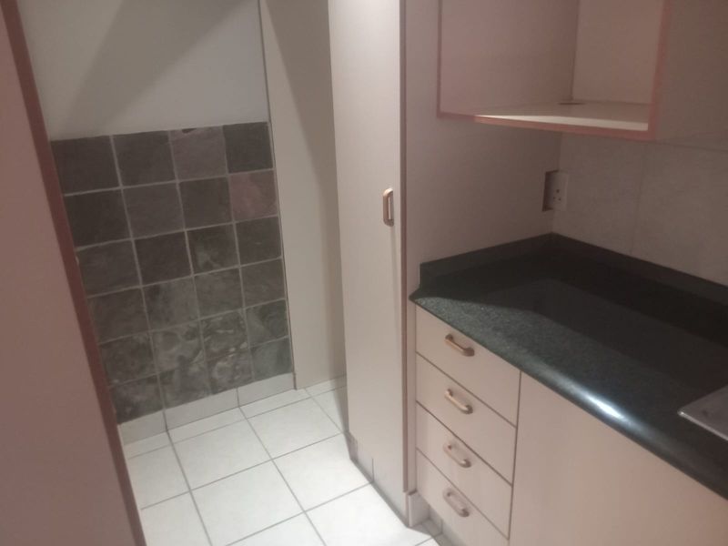 Private & Peaceful Bachelor Flat – Ideal for a Working Professional - Photo 8