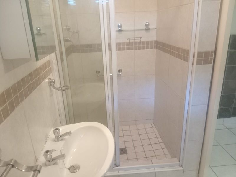 Private & Peaceful Bachelor Flat – Ideal for a Working Professional - Photo 7