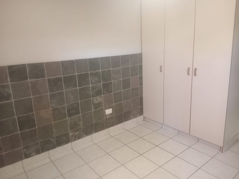 Private & Peaceful Bachelor Flat – Ideal for a Working Professional - Photo 6