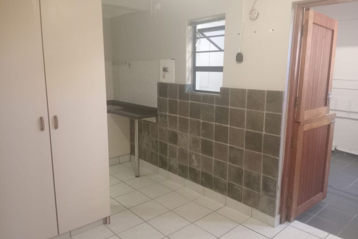 Private & Peaceful Bachelor Flat – Ideal for a Working Professional - Photo 3