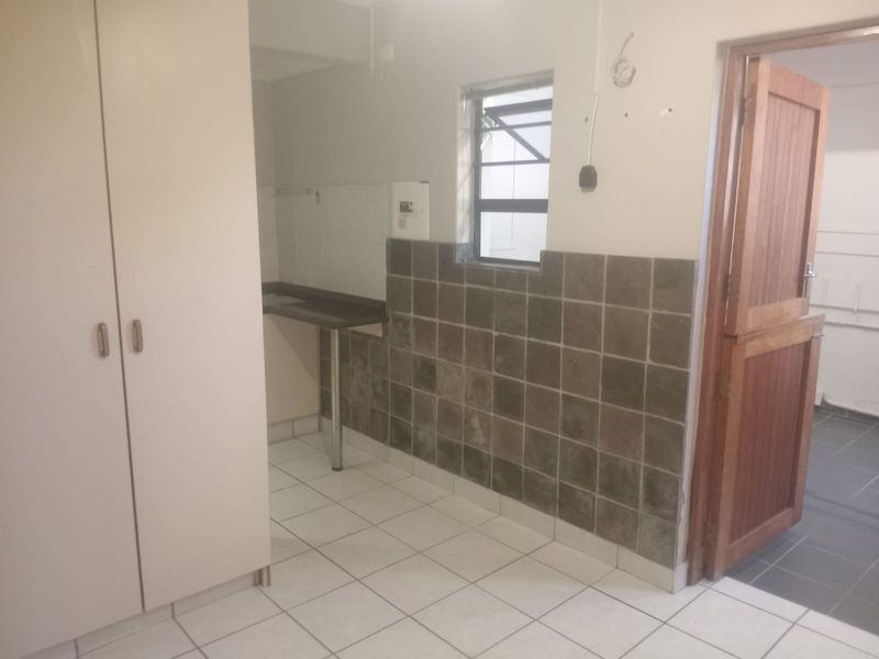 Private & Peaceful Bachelor Flat – Ideal for a Working Professional - Photo 3