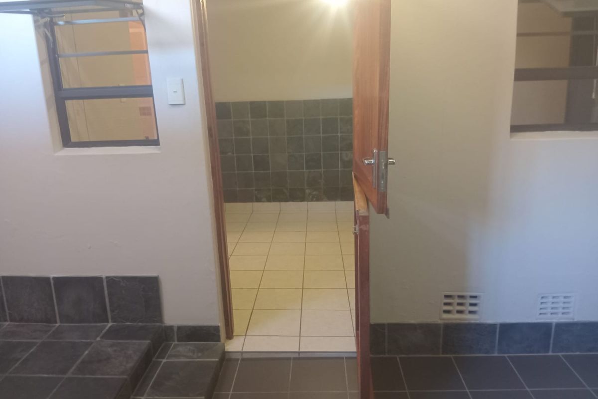 Private & Peaceful Bachelor Flat – Ideal for a Working Professional - Photo 2