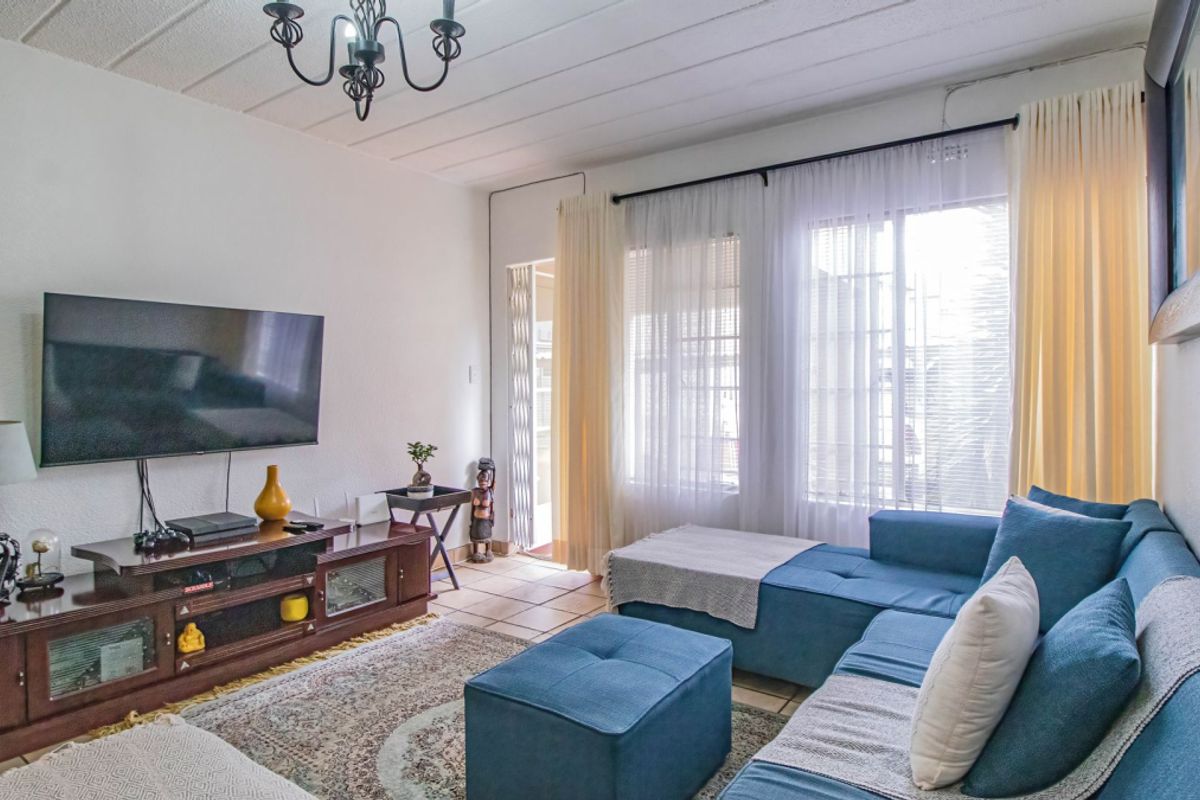 Spacious Ground Floor 3-Bedroom Apartment in Secure Lifestyle Complex - Photo 3