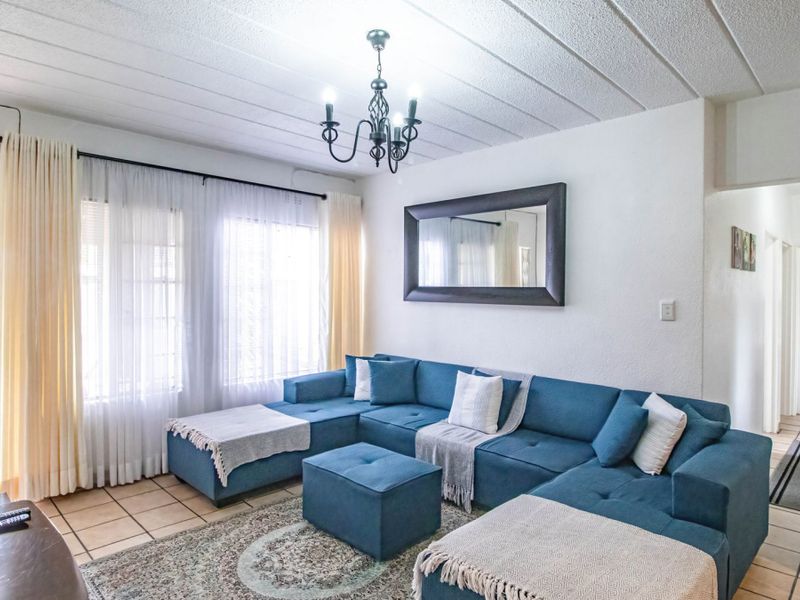 Spacious Ground Floor 3-Bedroom Apartment in Secure Lifestyle Complex - Photo 4