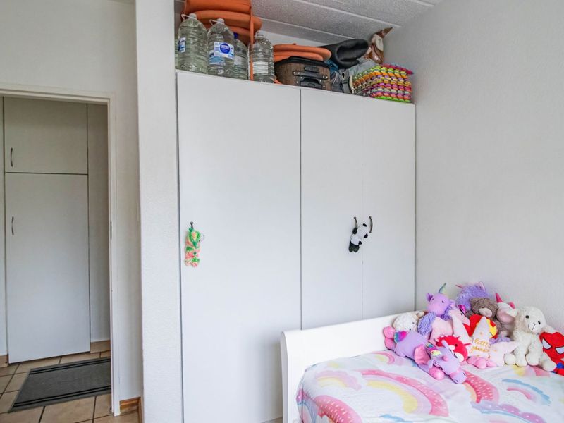 Spacious Ground Floor 3-Bedroom Apartment in Secure Lifestyle Complex - Photo 9