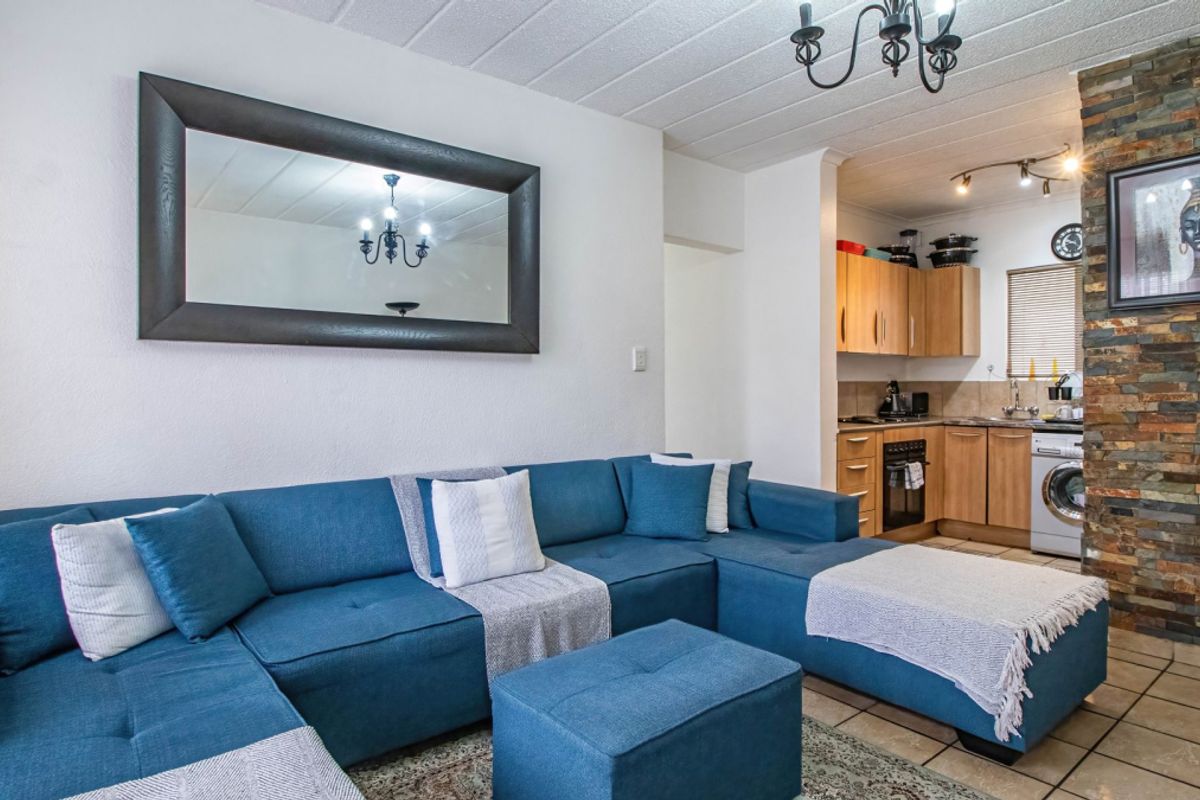 Spacious Ground Floor 3-Bedroom Apartment in Secure Lifestyle Complex - Photo 2