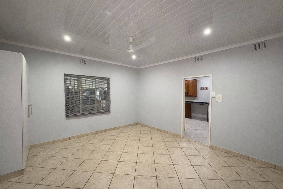 Prime Family Home! - Photo 5