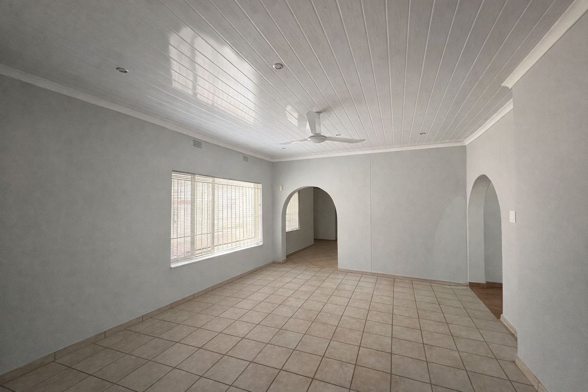 Prime Family Home! - Photo 4