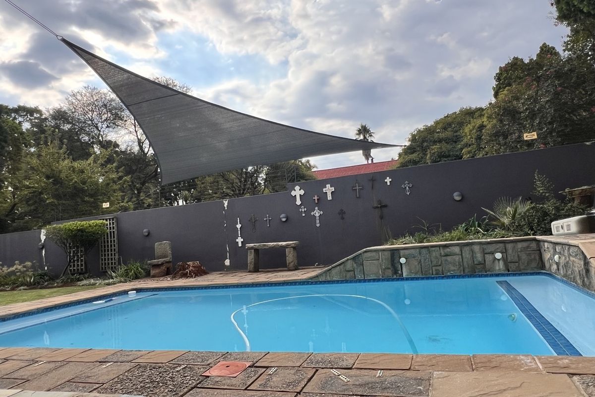 Luxury Living, Designed for Family Living – Space to Grow, Relax & Entertain - Photo 2