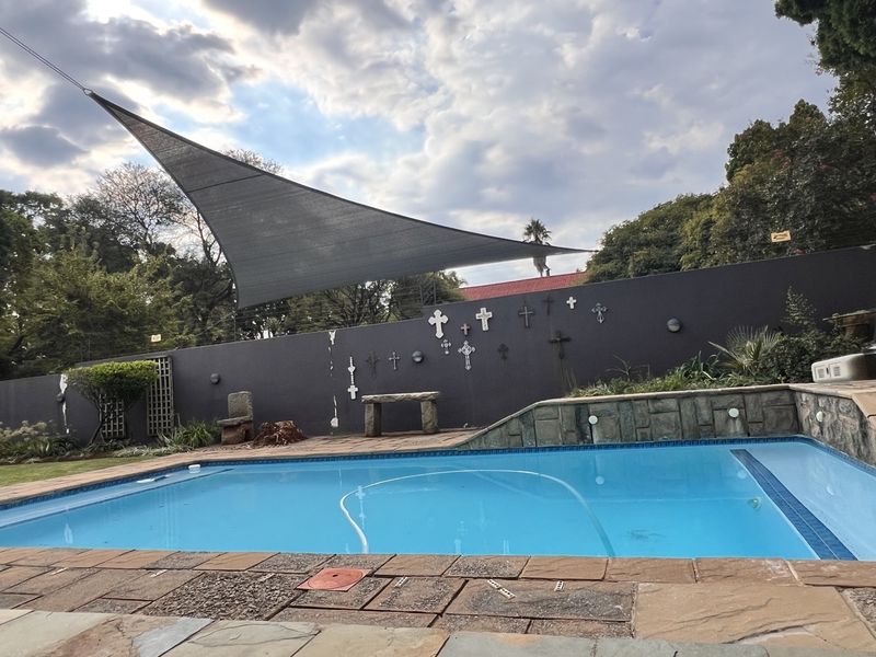 Luxury Living, Designed for Family Living – Space to Grow, Relax & Entertain - Photo 2