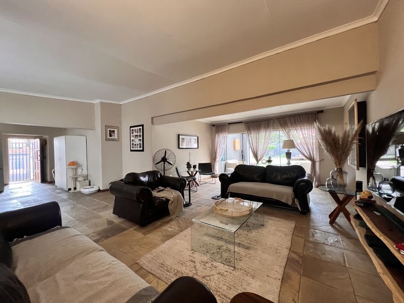 Luxury Living, Designed for Family Living – Space to Grow, Relax & Entertain - Photo 9