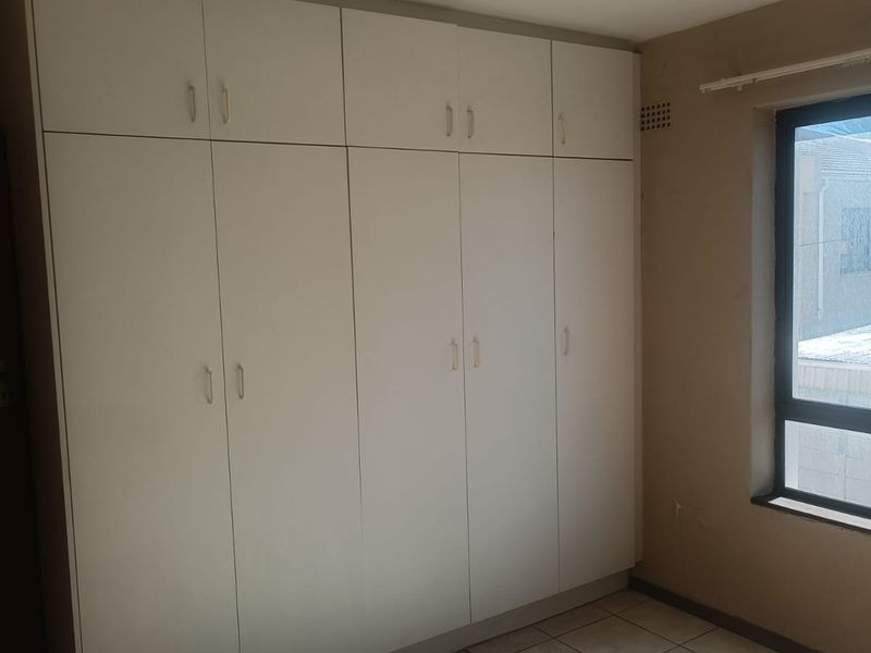 Fresh, Neat & Perfectly Positioned for Easy Living - Photo 7