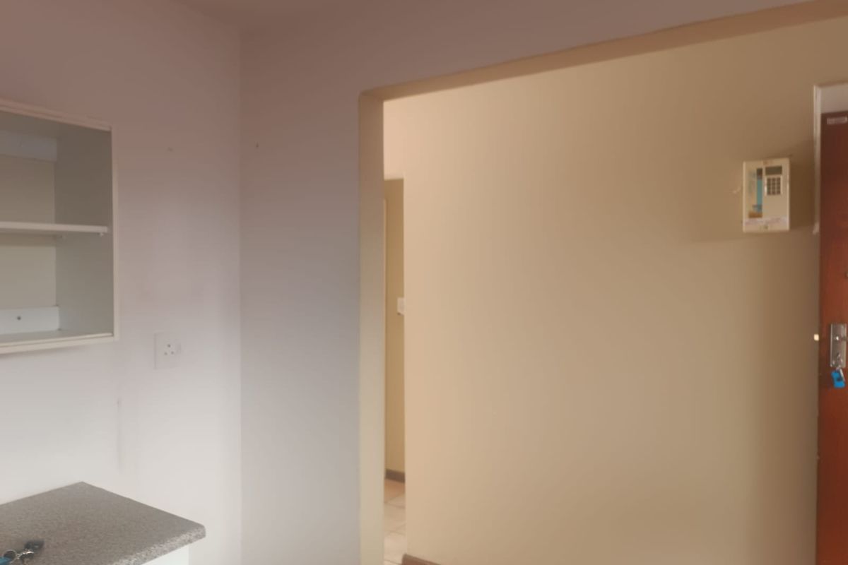 Fresh, Neat & Perfectly Positioned for Easy Living - Photo 3