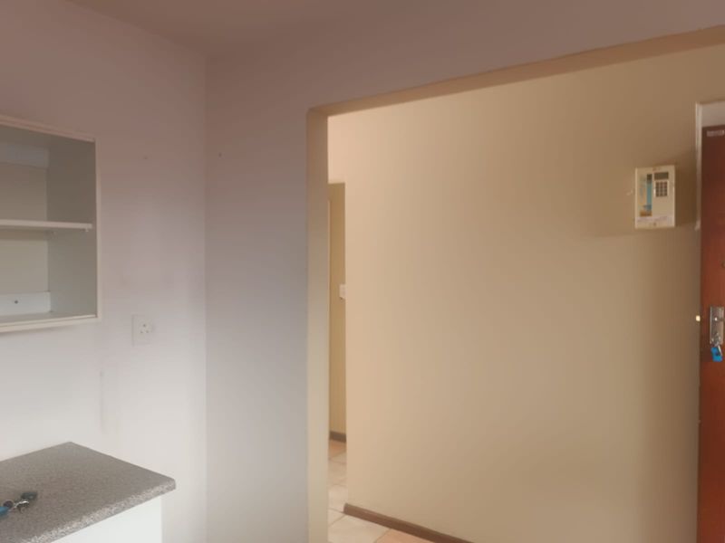 Fresh, Neat & Perfectly Positioned for Easy Living - Photo 3