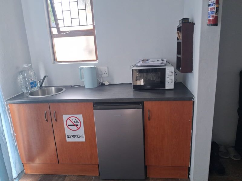 Unit 2 - Furnished Bachelor Apartment in Exclusive Gonubie North Establishment - Photo 6