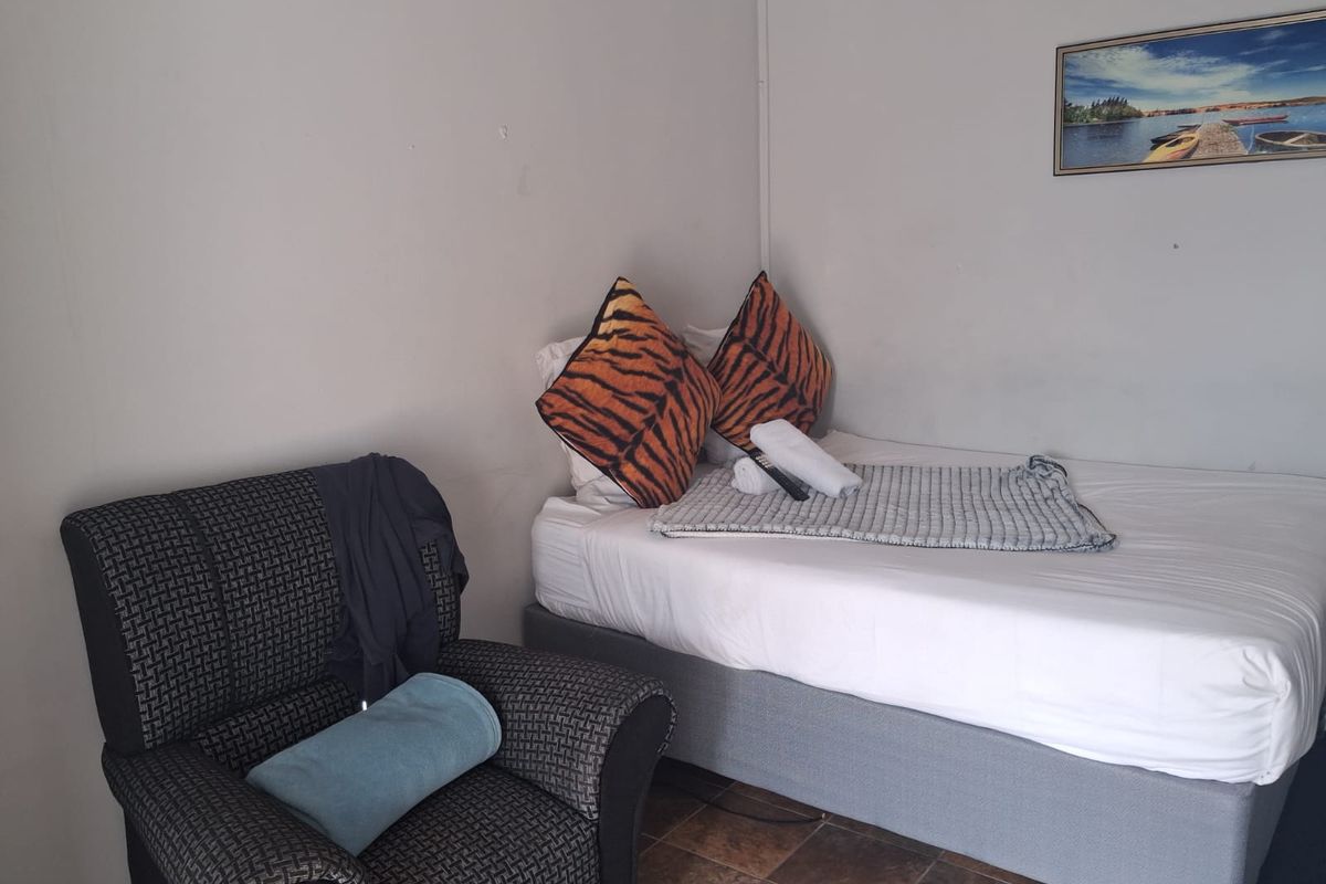 Unit 2 - Furnished Bachelor Apartment in Exclusive Gonubie North Establishment - Photo 3