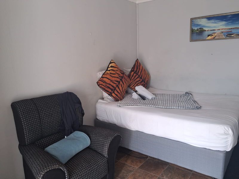 Unit 2 - Furnished Bachelor Apartment in Exclusive Gonubie North Establishment - Photo 3