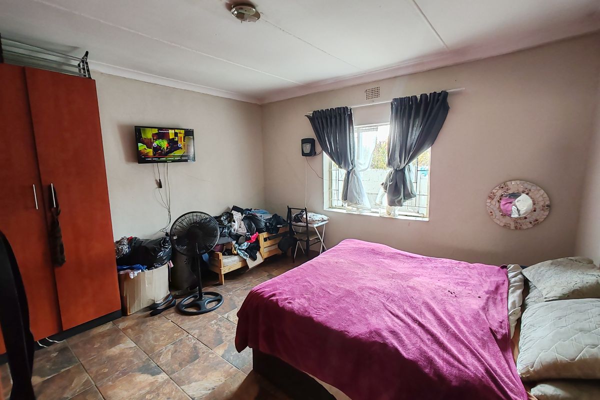 3 Spacious bedrooms House with a Separate flatlet - Photo 5