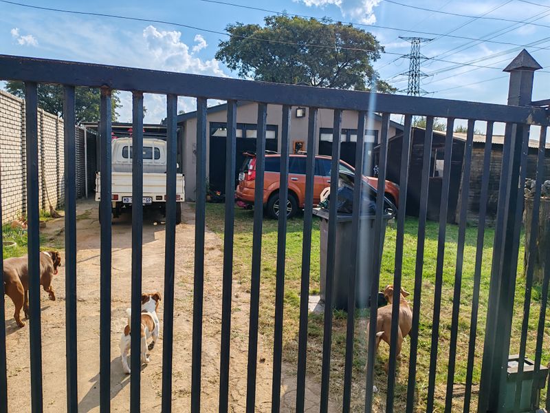 3 Spacious bedrooms House with a Separate flatlet - Photo 9