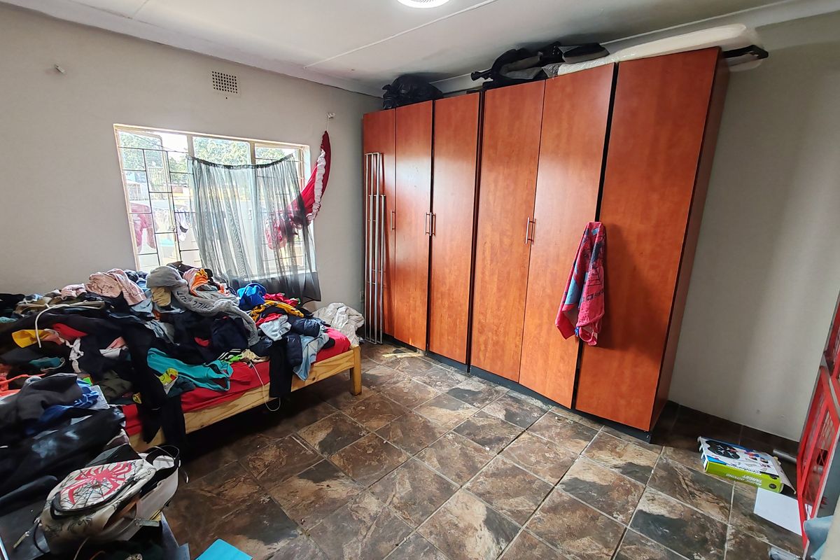 3 Spacious bedrooms House with a Separate flatlet - Photo 4