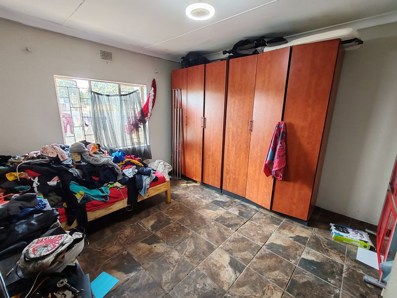 3 Spacious bedrooms House with a Separate flatlet - Photo 4