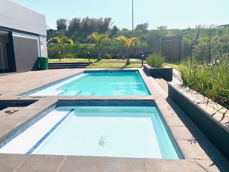 FULLY FURNISHED , PERFECT LOCKUP AND GO, 1 BEDROOM APARTMENT IN A SECURE ESTATE IN BALITO - Photo 3