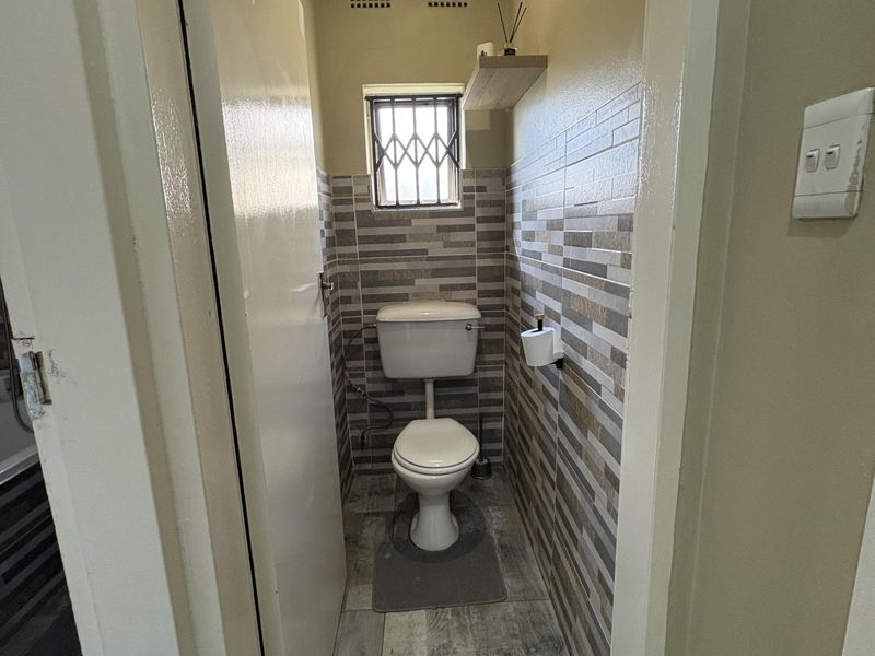 Property in a small complex for rent - Photo 9